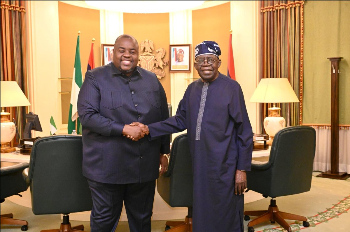 Bagabo / Basore,

“𝐁𝐢𝐫𝐝𝐬 𝐨𝐟 𝐚 𝐟𝐞𝐚𝐭𝐡𝐞𝐫 𝐟𝐥𝐨𝐜𝐤 𝐭𝐨𝐠𝐞𝐭𝐡𝐞𝐫.”

Njya numva bavuga ngo:

Iyo ugendana n’ abanyabwenge 5 nawe uba uri uwa 6!

Iyo ugendana n’ Abagaga 5 nawe uba uri uwa 6!

Iyo ugendana n’ Ibisambo 5 nawe uba uri icya 6!

Iyo ugendana n’