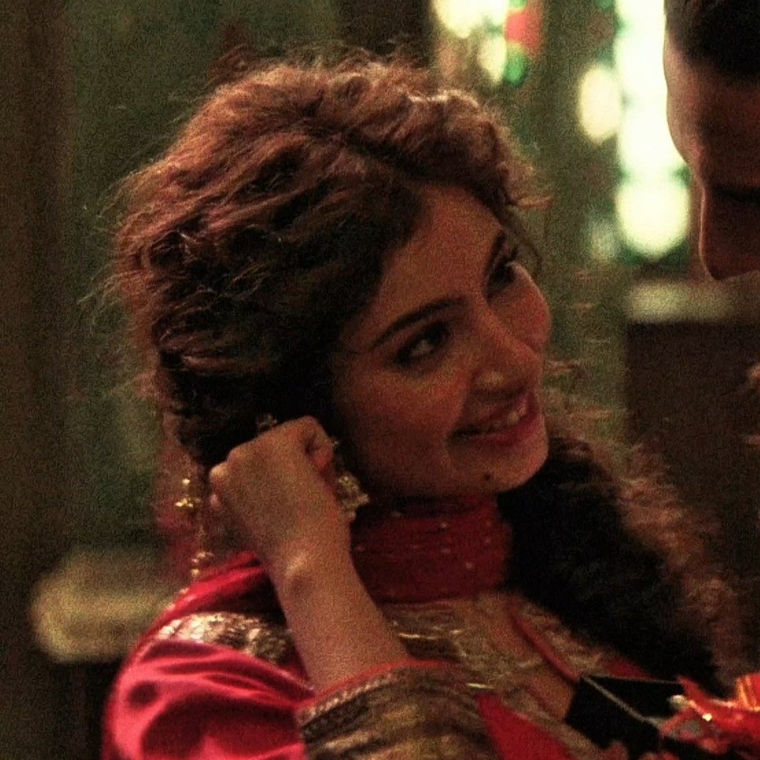 hourly sara tweet media