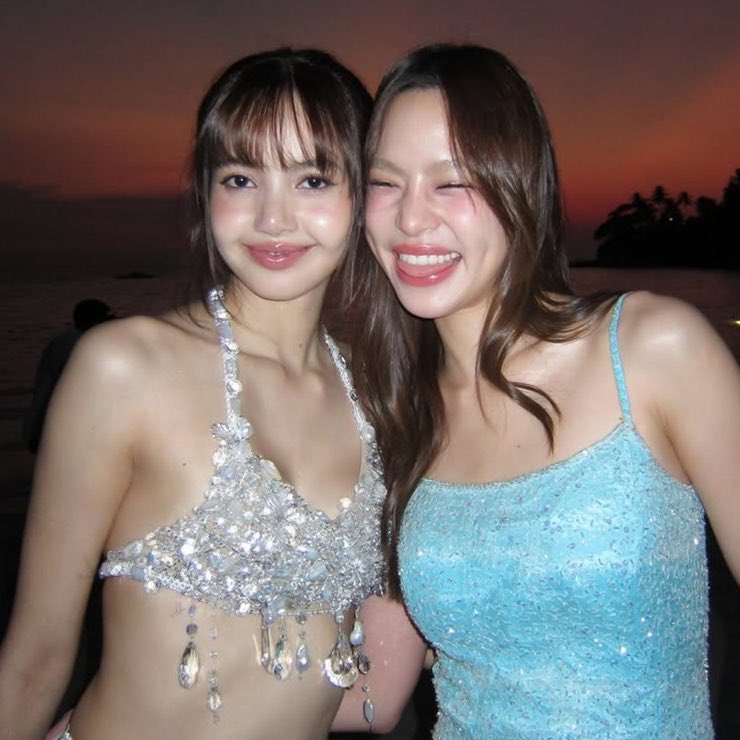 hourly lisa tweet media