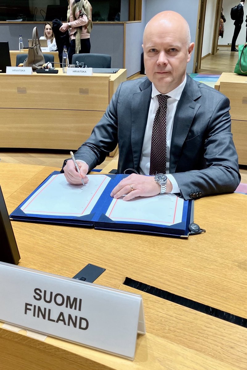 FinlandinEU's tweet photo. Another step forward in diversifying and strengthening rules-based trade! 🇫🇮EU Ambassador @JoriArvonen signed the EU–Mercosur Partnership Agreement (EMPA) at Coreper. Finalising EMPA will boost EU trade ties and create opportunities for 🇪🇺🇫🇮 companies. https://t.co/RZ5TfRA1EF