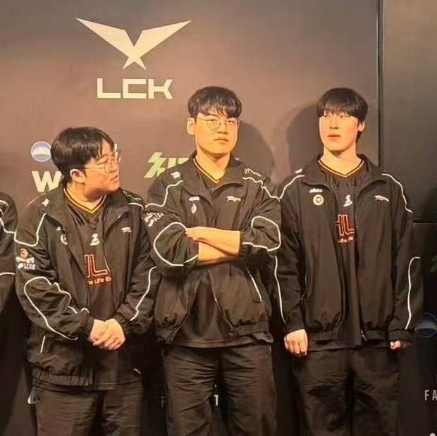 gobi🐝 tweet media