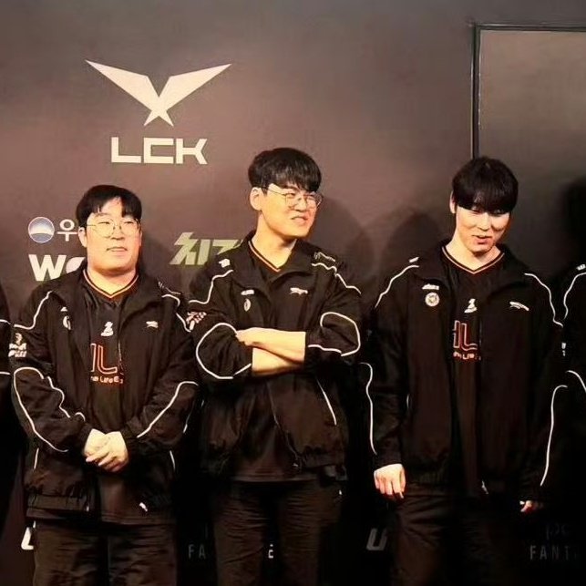 gobi🐝 tweet media