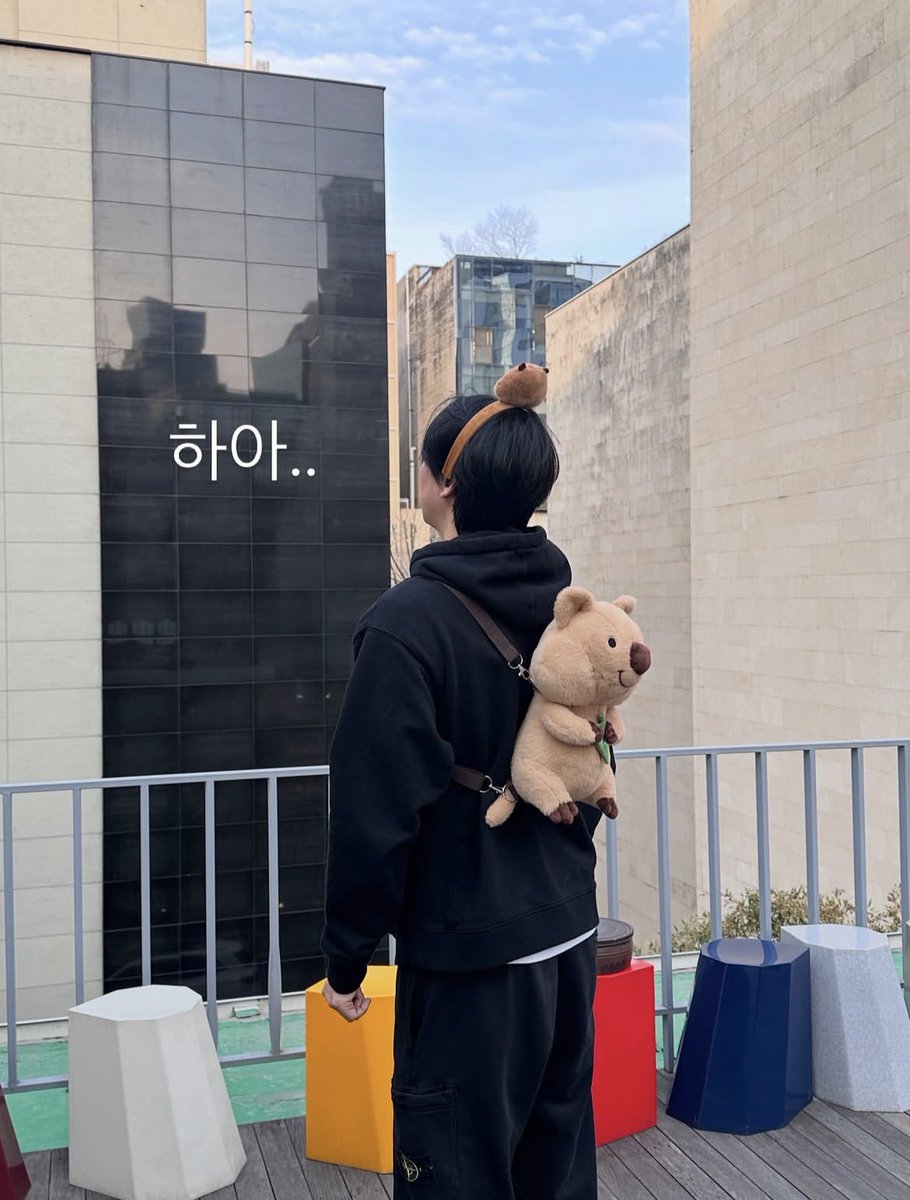 girl who eat carrots 🥕 tweet media