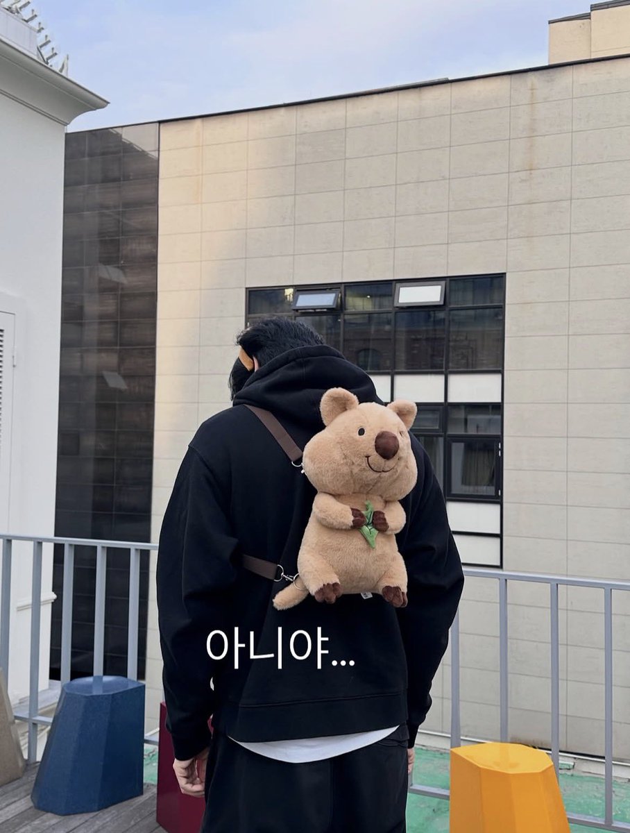 girl who eat carrots 🥕 tweet media