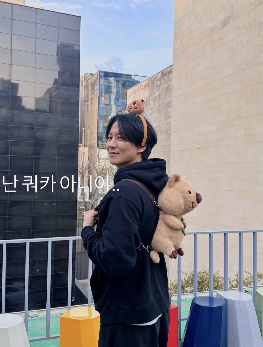 girl who eat carrots 🥕 tweet media