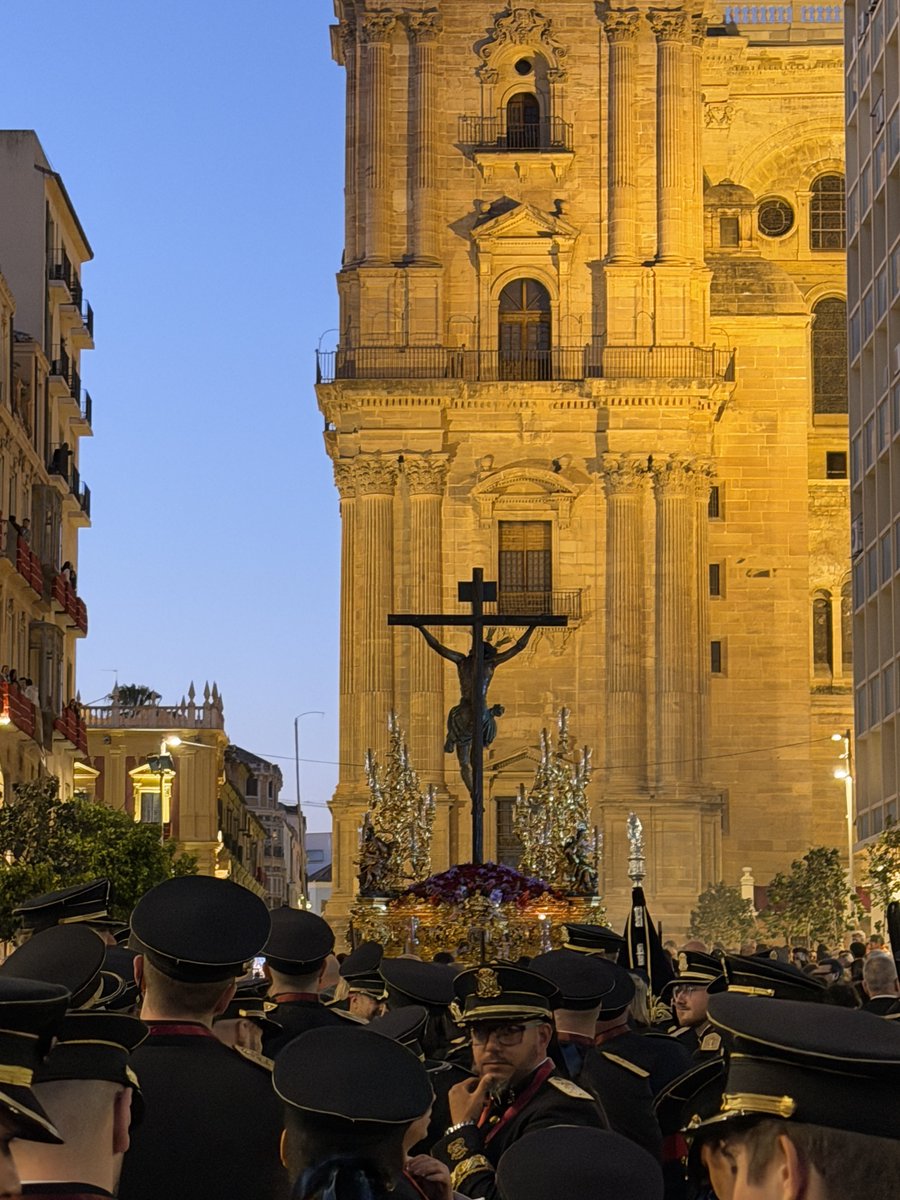Las estampas que nos regala el Señor <a href="/HdadLasPenas/">Hermandad de las Penas</a>