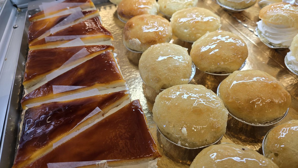 elpuentepan's tweet photo. 👩🏻‍🍳🧁🍪🥖🥰 La Semana Santa en nuestros despachos y cafetería trae diversidad de productos con los que crear en esta semana tan especial, unos dulces y agradables momentos junto a los tuyos.

Pd: El Viernes NO hacemos pan.

#SemanaSanta #Barbate #PanaderíaElPuente https://t.co/Q28EXnC20L