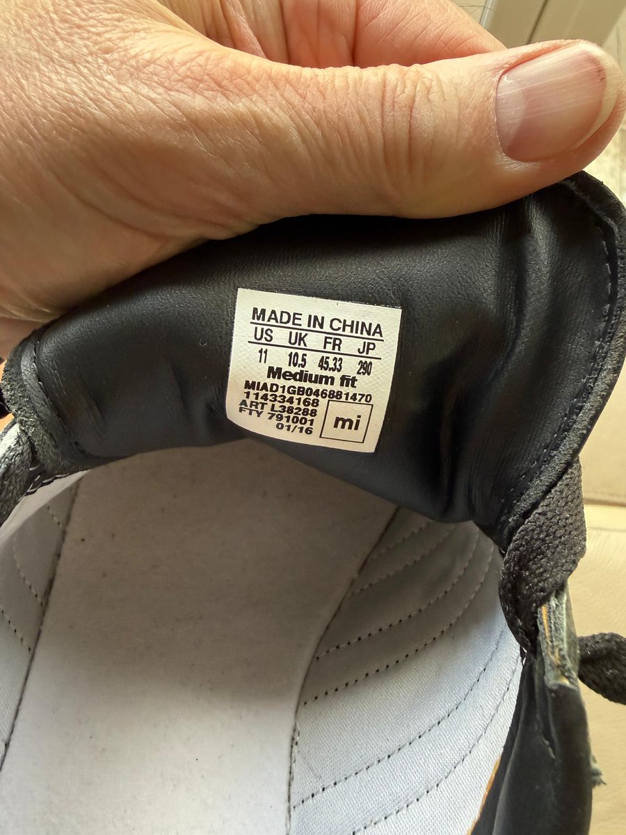 Forevermaroon's tweet photo. @adiFamily_ looking to sell.. barely worn, can you advise a rough price I should be accepting ? https://t.co/En2Y8rsvaV