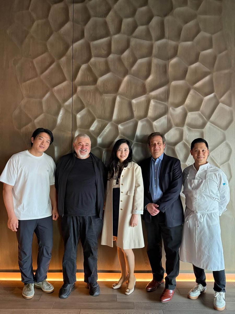 JeannieChoLee's tweet image. Korea Day Lunch at Mosuhongkong with Korean chefs in town from Mosu Seoul, Restaurant Allen, Fiotto Busan, Restaurant San and Soigne Seoul — fabulous 12 hands lunch! 👏👏👏 So proud to be Korean ☺️ Good luck tomorrow， Asia‘s 50 Best Restaurants!

#korea #food #koreanstyle #kfood
