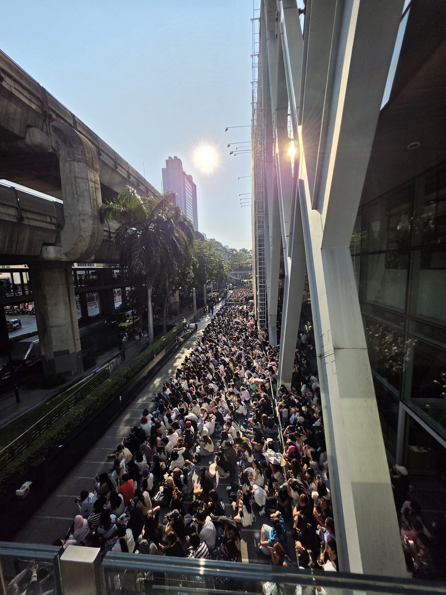 金月金月 tweet media