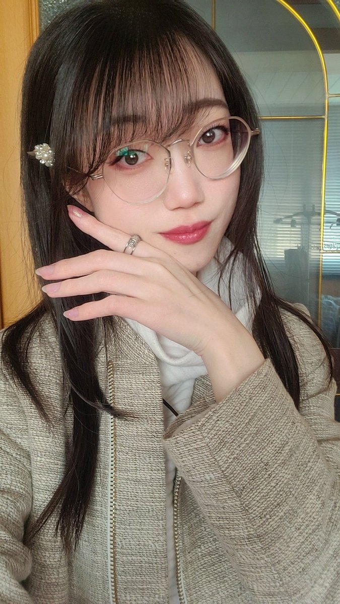 qlumayigo's tweet photo. #自撮り界隈  #自撮り界隈さんと繋がりたい  #自撮り界隈の人と繋がりたい  #自撮り界隈と繋がりたい  #自撮り女子   #雰囲気界隈  #雰囲気好きな人いいね #美男美女と繋がりたい  #美男美女さんと繋がりたい  #メガネ女子 https://t.co/DLjWY9EbW1