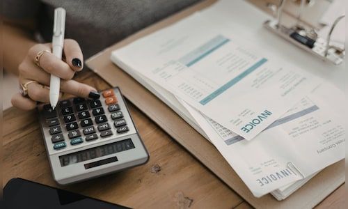 CNBCTV18News's tweet image. #IncomeTax Department notifies ITR forms for AY 2026-27. 

Key changes include reporting up to 2 house properties and revised deduction details. 

Check filing guidelines

#incometaxrules #taxrules #ITR @anshul91_m

buff.ly/bwcF4H4