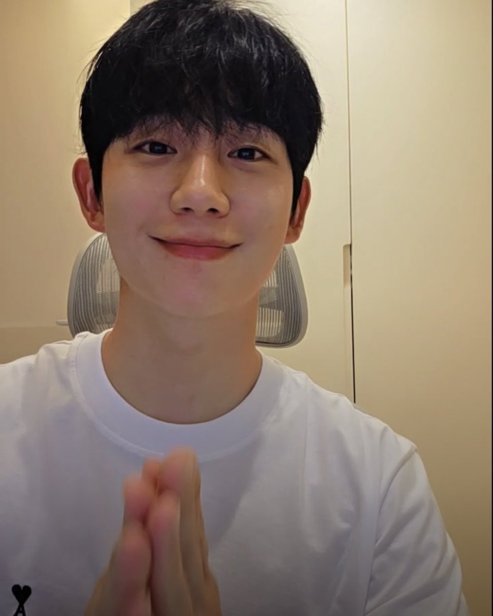 hi_100401's tweet photo. 가족들이랑 행복한 저녁시간 보내시길🫶🏻 https://t.co/38XB0xRJxh