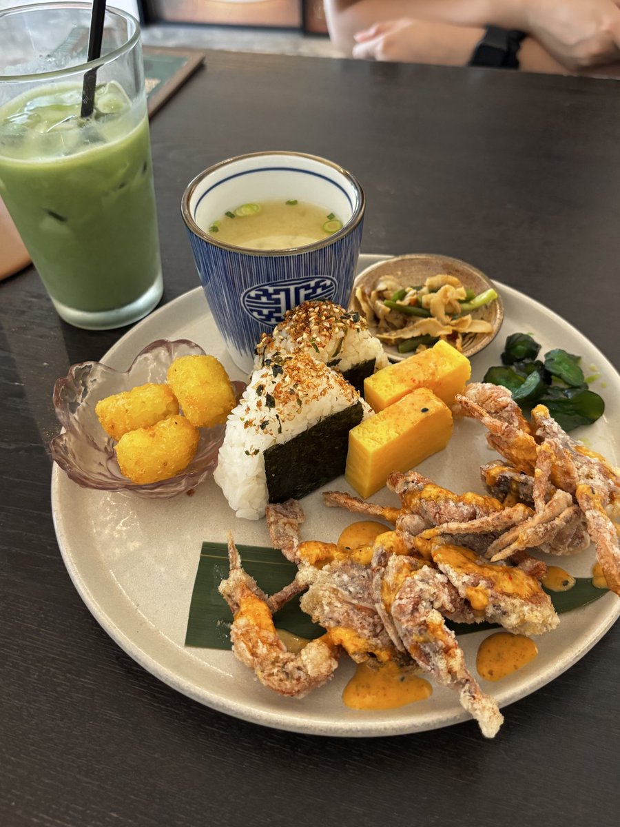 ⟡.｡oO tweet media