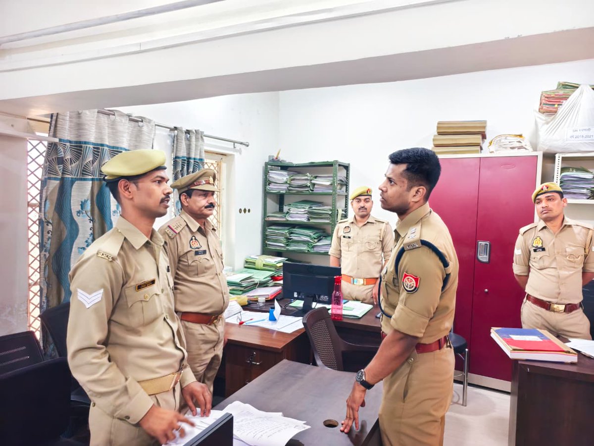 MAHOBA POLICE tweet media