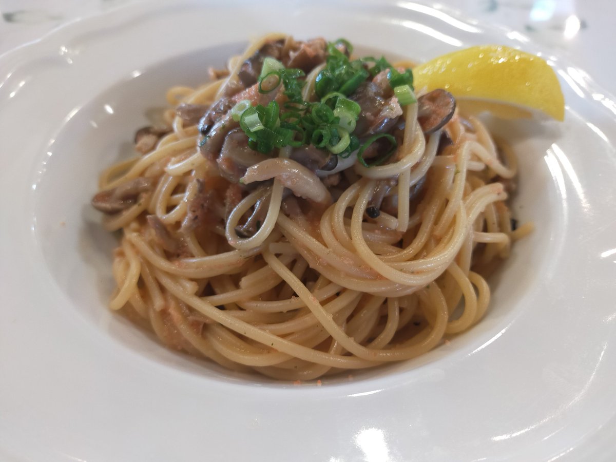 haru_1744's tweet image. 明石市鳥羽　Olive　kitchen

パスタランチを食べに🍝
メインのパスタを選べば
前菜をバイキングと
フリードリンクが付くシステム✨️
パスタの種類も豊富だし
プラス450円で
デザートも3品選べる🍰🥧🍮
食べ過ぎ注意（笑）
（デザートの写メ撮影忘れた💦）

＃贅沢ランチ
＃Olivekitchen
＃明石市鳥羽