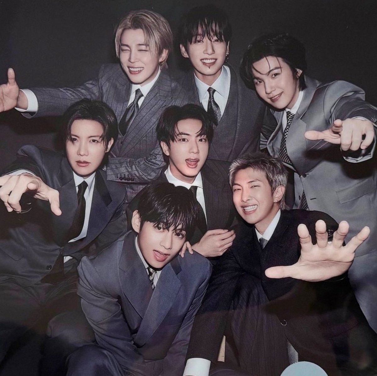 therealyras tweet media