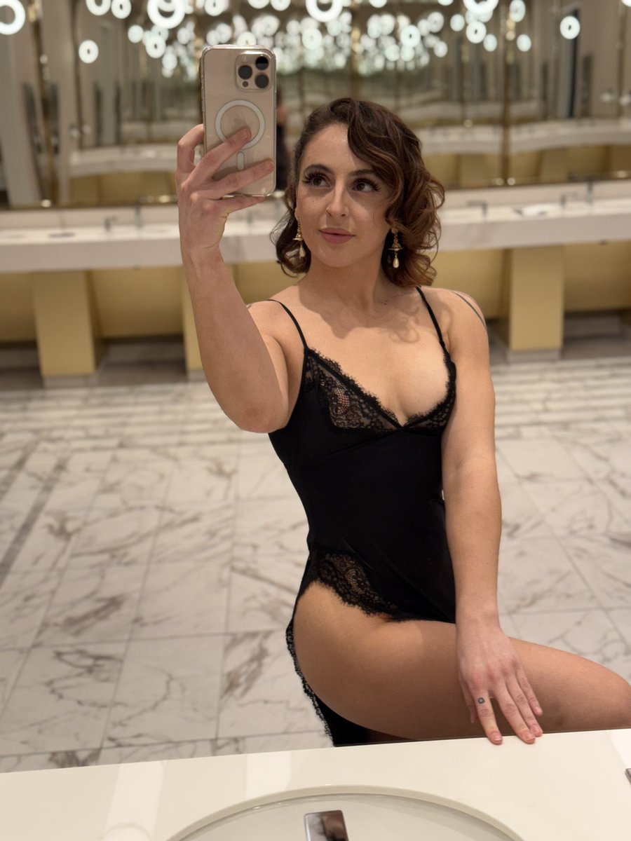 HoopsyDaisy 🌸 tweet media