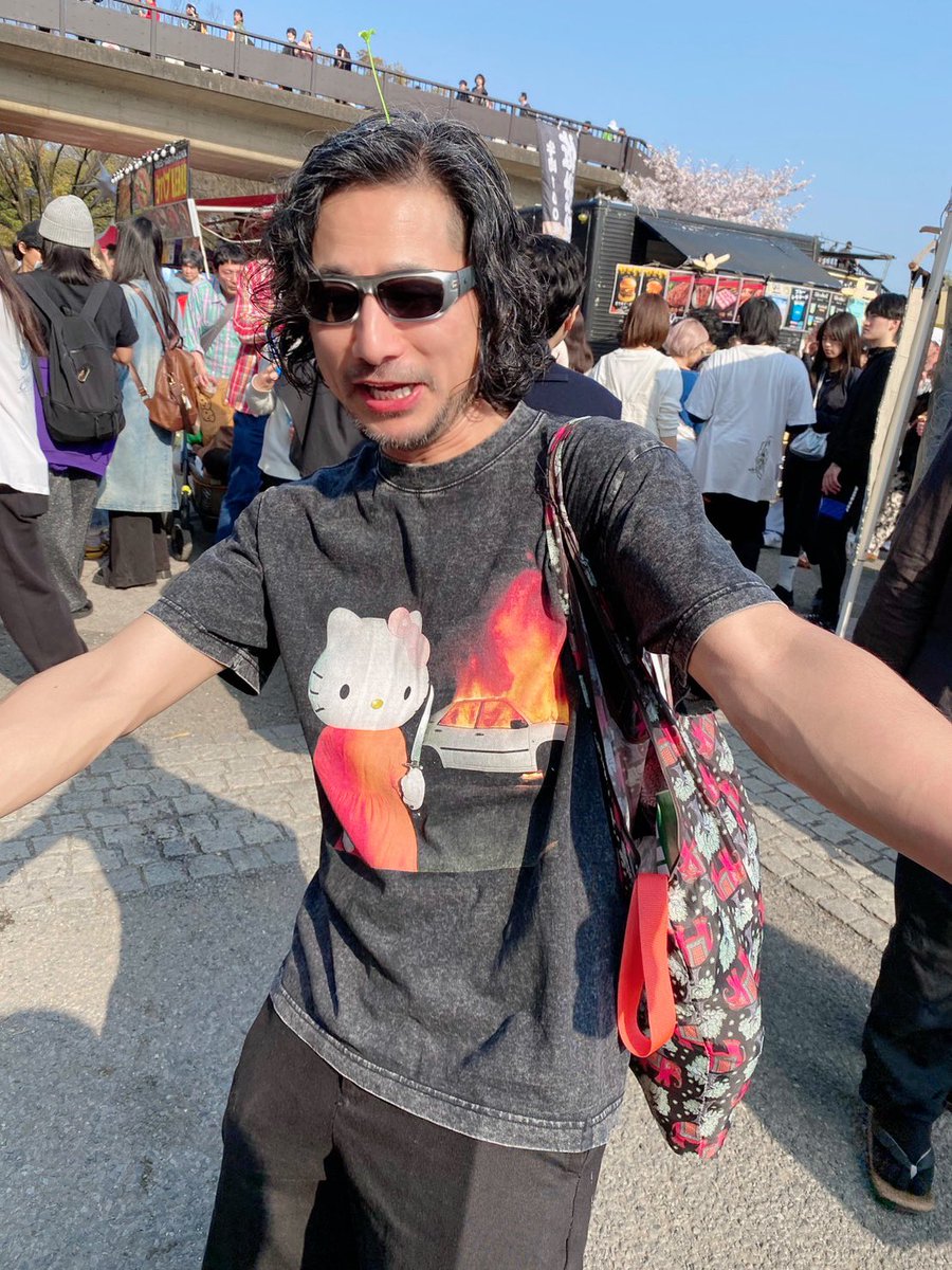 DJ_KGee's tweet image. サイコパスなキティちゃんTシャツ
みんなにウケてた🔪🔥
#春風 #SpringLove