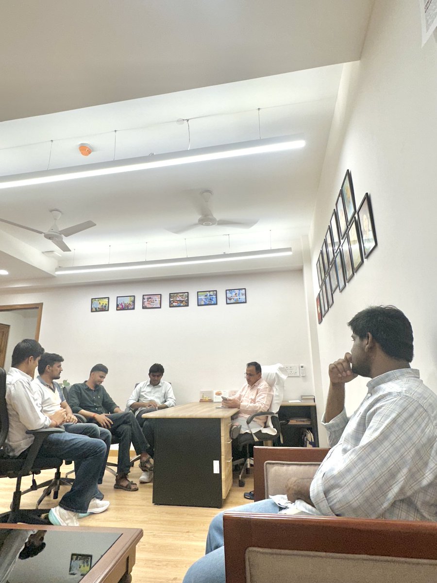 ShahnvajD's tweet photo. कल  @UmmedaRamBaytu जी(सांसद, जैसलमेर–बाड़मेर) के दिल्ली निवास पर शिष्टाचार मुलाकात हुई।
क्षेत्र के विकास, युवाओं के भविष्य और केंद्रीय विश्वविद्यालयों में हमारे क्षेत्र के विद्यार्थियों की भागीदारी बढ़ाने को लेकर सार्थक चर्चा हुई। साथ ही सामाजिक मुद्दों पर भी गहन मंथन किया गया। https://t.co/bOzItpoqQp