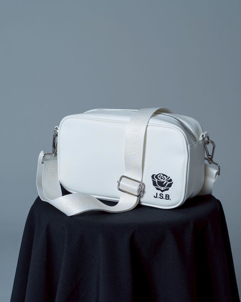 𝚁𝙸𝙽 tweet media