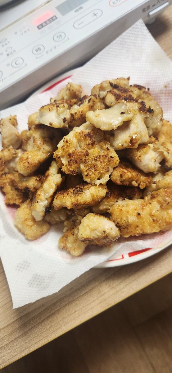 kuro_fazer's tweet photo. 昨日の我が家での鍋会🍴
焼売唐揚げポトフ舞茸ごはん！ https://t.co/mdL3bZhALS