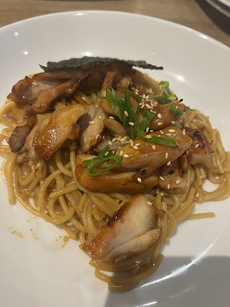 riloop's tweet photo. 📍Grilled Chicken Teriyaki, Pizza Hut. Entah kenapa pesen menu ini di 2 resto PH yg dateng nasi 😂 semirip itu kah dua menunya 😂 https://t.co/5W1izEMIGp