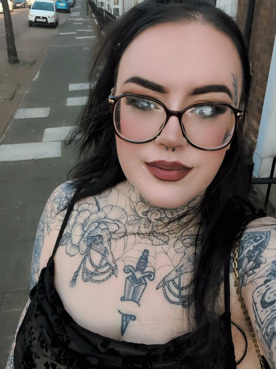 Navi19955's tweet photo. Being a woman is so hard 

What do you mean I feel physically sick every time I look in the mirror because I'm not as pretty as everyone else 🙄 https://t.co/QpaXAwCAEp