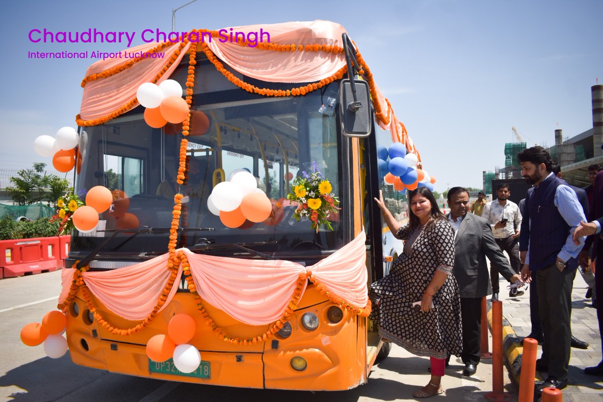 lkoairport's tweet photo. #LucknowAirport enhances connectivity with the launch of new city bus services from Terminal 3.

Introduced in collaboration with Lucknow City Transport Services Limited (LCTSL), the service connects the airport to key locations across the city, offering passengers and airport personnel a safe, reliable, and affordable mode of travel.

With routes linking CCSIA to Hazratganj and Awadh Bus Station (Kamta), this initiative strengthens last-mile connectivity while supporting more sustainable urban mobility.

#CCSIA #UrbanMobility #PassengerExperience
