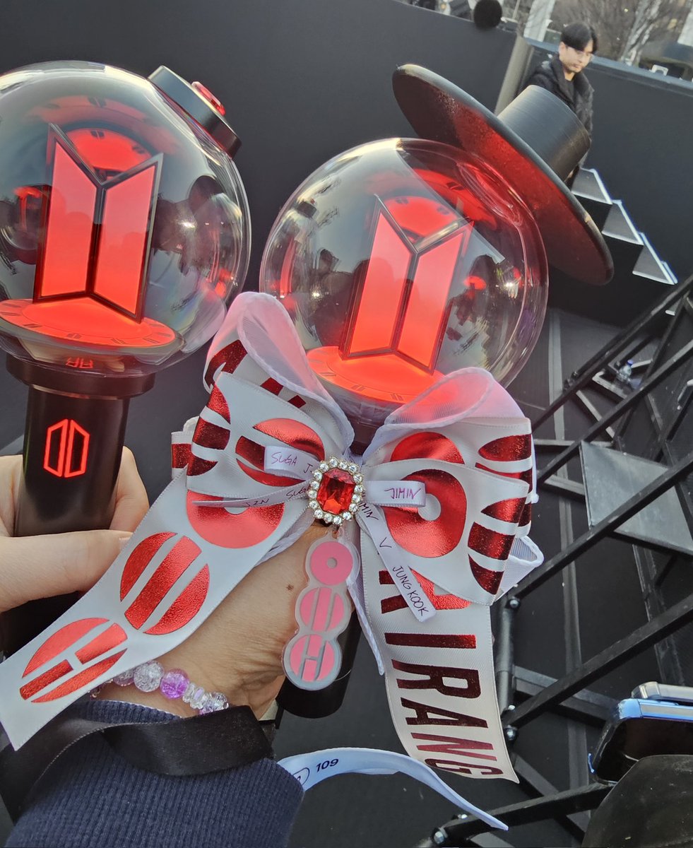 #RT 부탁드려요 
아리랑 고양콘 나눔해용
소소하게 아미밤에 갓 좀 올렸어용😄
사실 부끄러워서 거의 못드리고 올수도 있음
아는척 해주세🤗 
갓만 나눔 해용 (리본은 아니요)