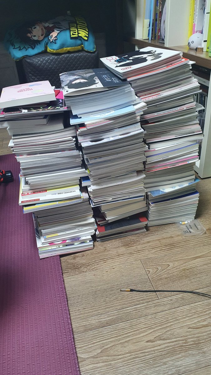 mmmmmm9192's tweet photo. 추억이다

자취하고 어무니가 본가에있는 회지버릴까봐

주마다 본가가서
 2nn권씩 32인치캐리어에 실어서 기차타고 자취방옴

가방들어주실려던 많은분들이 내가방들다가 .... https://t.co/RHaY114F33