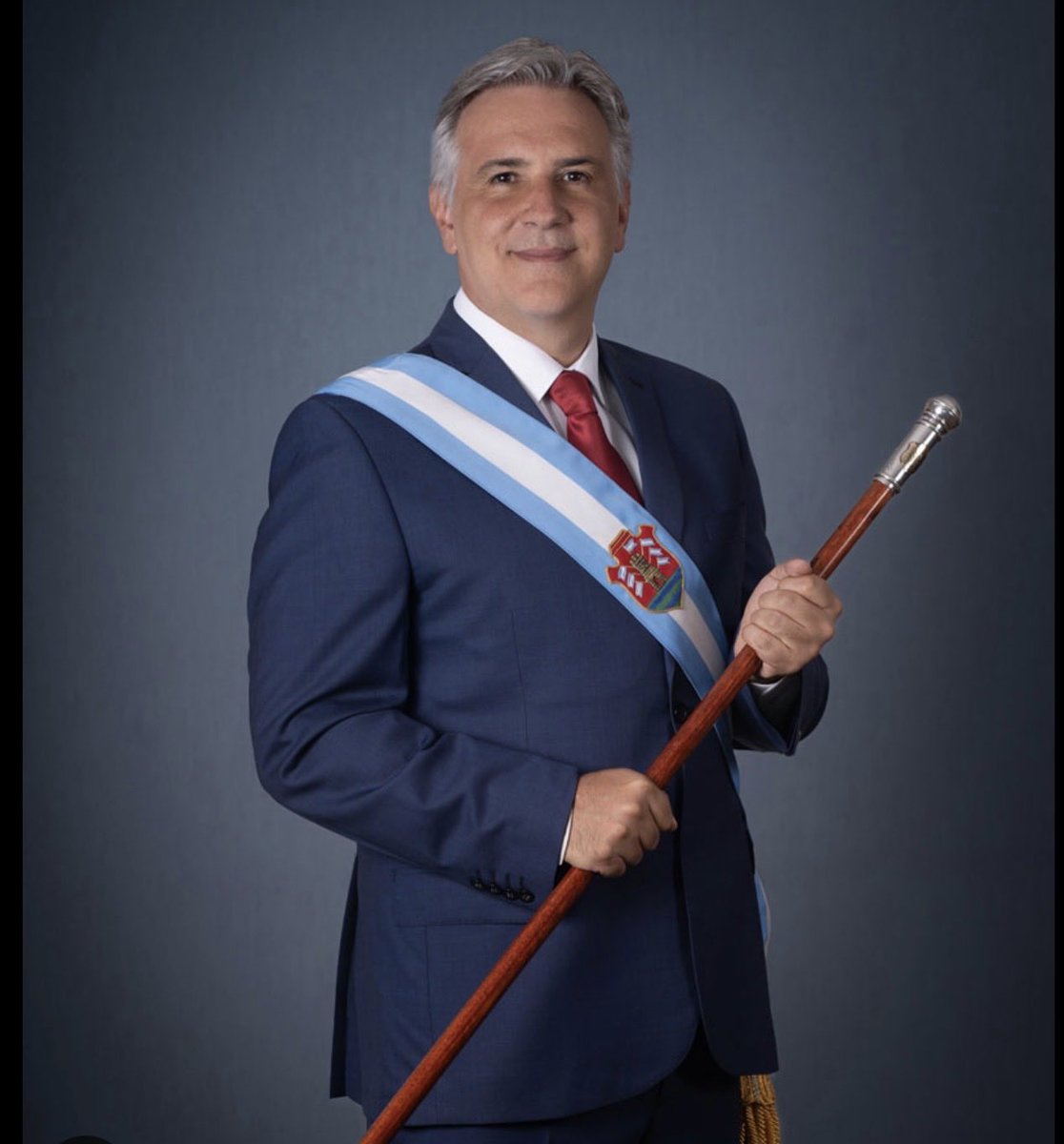 <a href="/LlaryoraMartins/">Martín Llaryora</a> peleado con el peronismo, con Schiaretti,con la Iglesia, con los docentes, con los jubilados, con los intendentes, con las pyme, con la seguridad, con el campo, con los médicos… con los cordobeses. Los 30 años de gobierno pasan facturas.