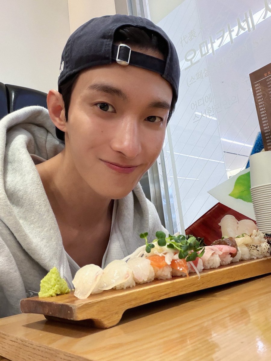 🌻 for rockstar dokyeom tweet media