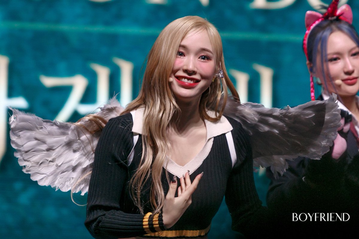 BoyfriendCB's tweet photo. 230505 / 231125 HQ
#드림캐쳐 #가현 #Dreamcatcher #Gahyun #만우절 #AprilFoolsDay https://t.co/FhJ1wSWIyT
