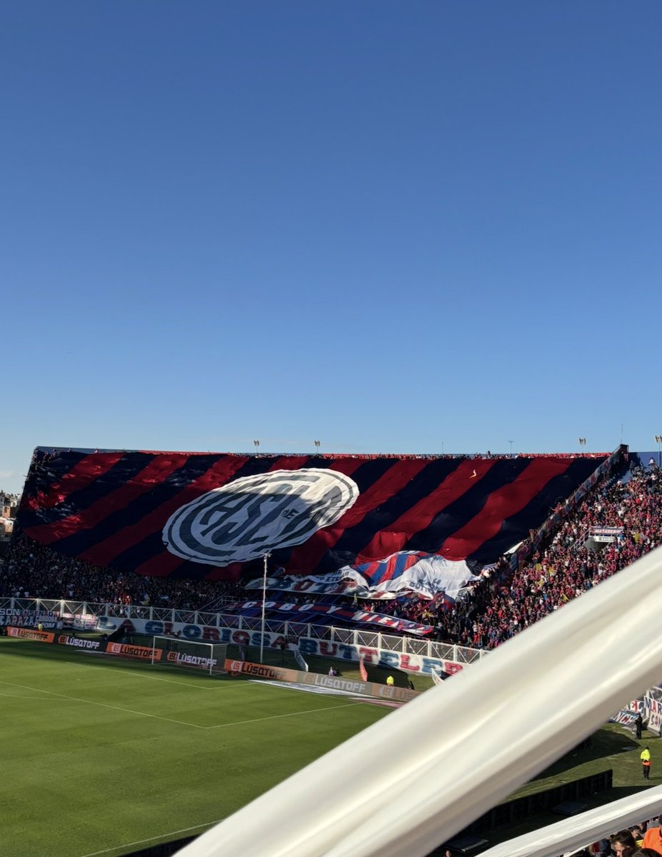 candebaldizzoni's tweet photo. Amor, familia, pertenencia y fidelidad. 
Desde chiquita prometí que te iba a seguir, amar y defender hasta el último día de mi vida.
Gracias San Lorenzo, felices 118 años.
Para siempre 💙❤️ https://t.co/B8EoVl8f3o