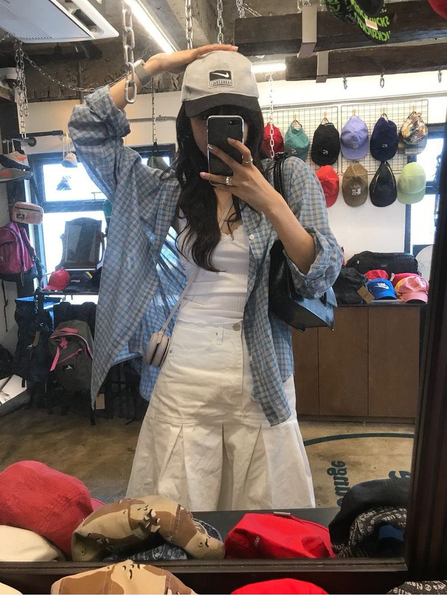 8l8913's tweet photo. *구매 시 수수료 지급받음
[여기저기 입기 좋은 셔츠 추천타래]

셔츠가 좋은 이유•••
1. 단추 잠금-발표, 결혼식 등 행사
2. 단추 풀기-간절기/여름 아우터, 꾸안꾸
어떻게 입어도 다양한 무드를 낼 수 있어서 너무 좋음 https://t.co/5rjVJuImAY