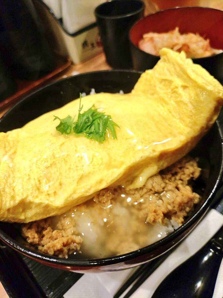 世間と乳を見るゴリラ tweet media