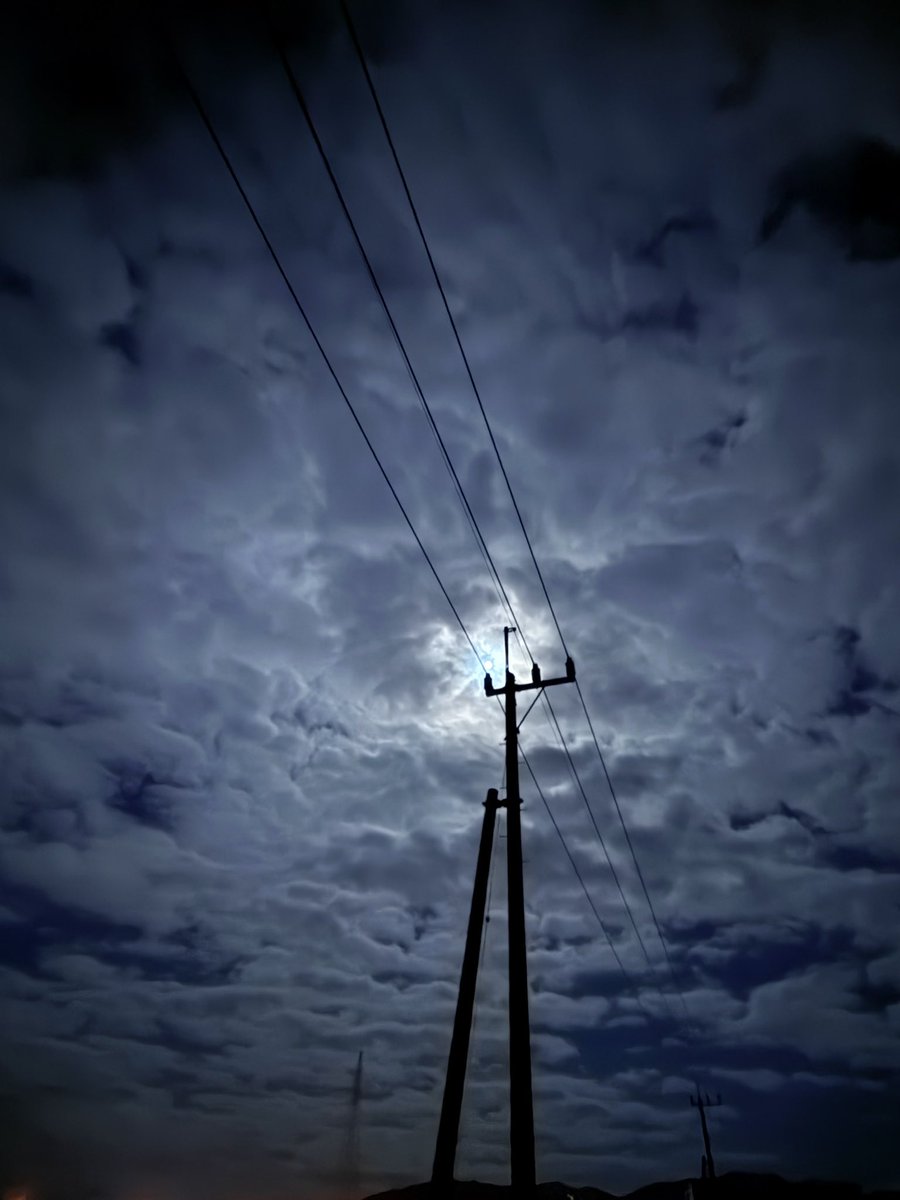 白熱灯みたいなお月様