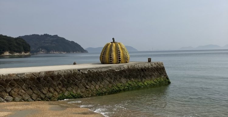 「直島」の実績解除🫡

この島はベネッセハウスに宿泊するかどうかでかなり体験が変わる気がする。今回は日帰りだったが、次回もし来るなら、瀬戸内国際芸術祭の時か、ベネッセハウスに宿泊しに来たい。