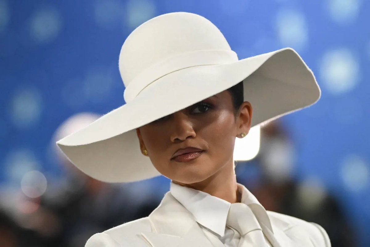 7th year: cia . 𖣂 ݁˖ tweet media