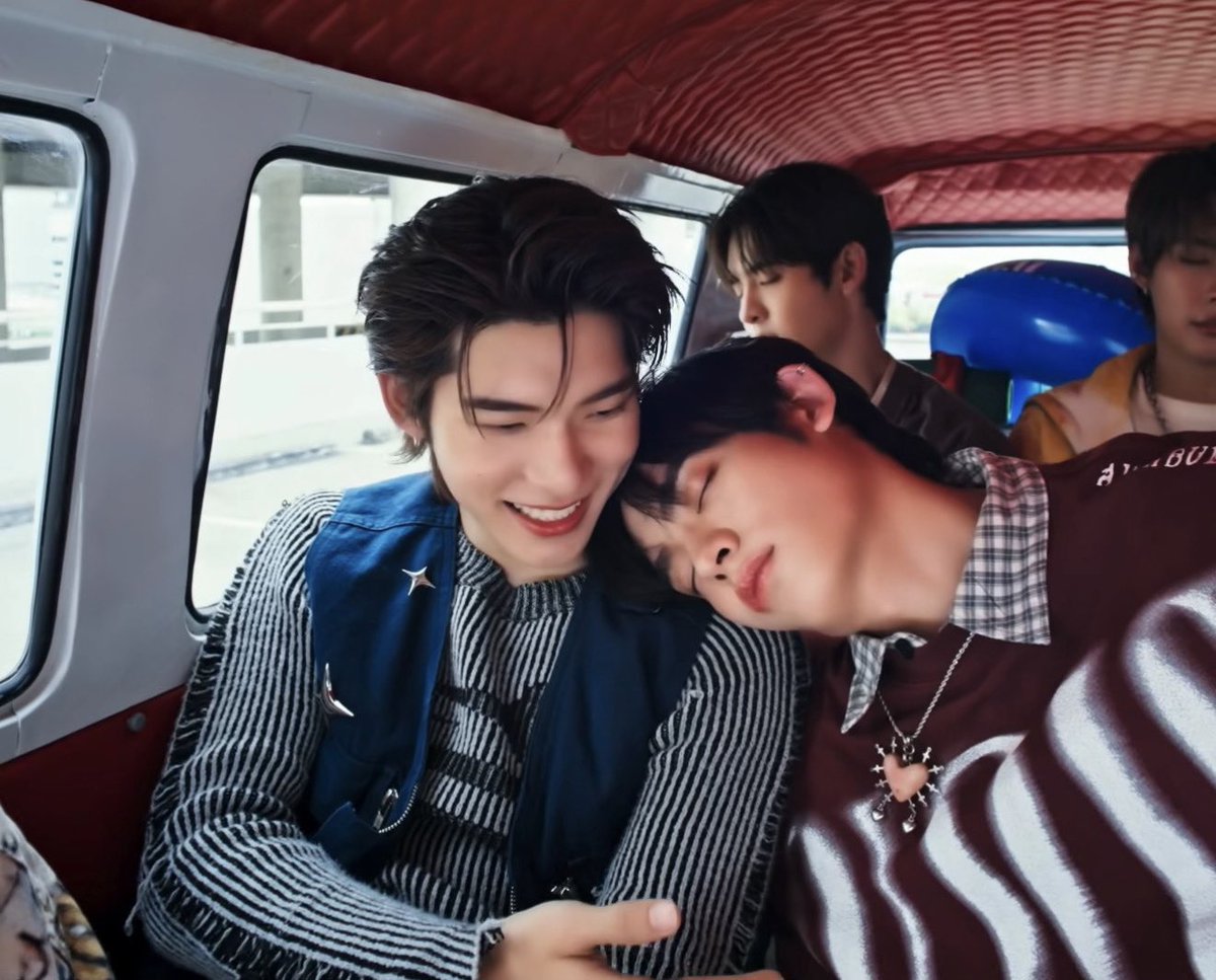 𝓜𝓲 tweet media