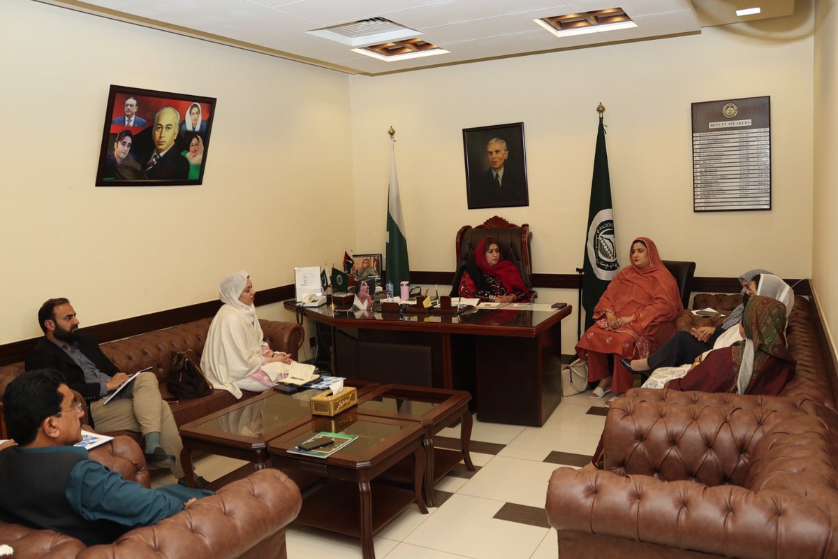 unwomen_pak's tweet image. Day 3 | Mission Balochistan

DCR   @FahmidaIqbal  meets the Women Parliamentary Caucus to strengthen women’s political leadership and advance gender-responsive governance in Balochistan.
#WomenInPolitics #BalochistanMission #GenderEquality