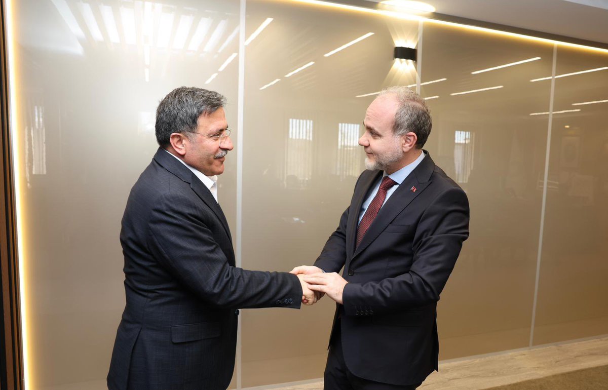 Diyanet ve Vakıf Çalışanları Sendikası (Diyanet-Sen) Genel Başkanı Sn. Ali Yıldız ve beraberindekiler bizleri ziyaret etti. Nazik ziyaretleri ve hediyeleri için teşekkür eder, çalışmalarında kolaylıklar dilerim. 
#NÖHÜ
#Niğde