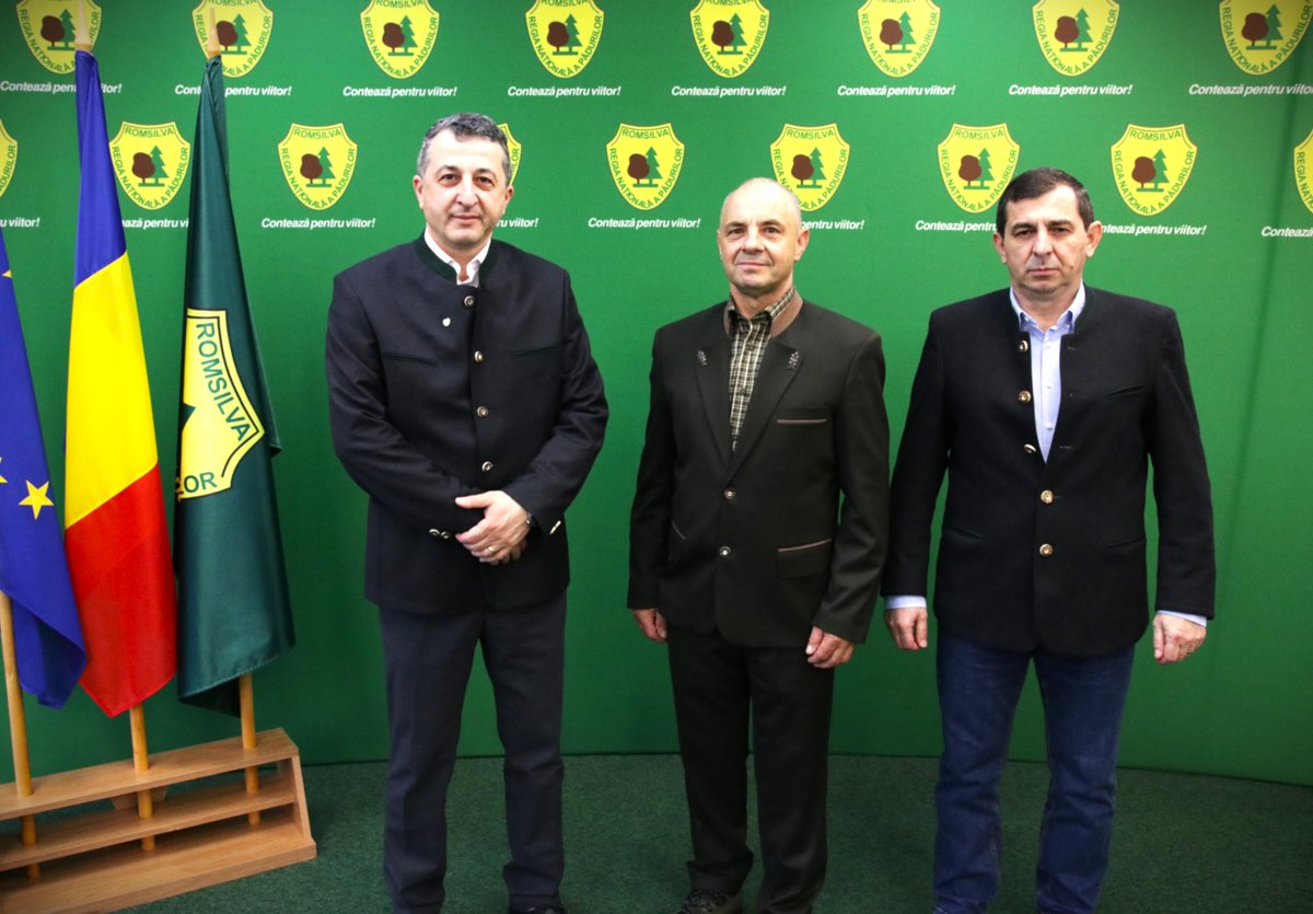 RNP_Romsilva's tweet image. Aurel Frandeș, pădurar în cadrul Ocolului Silvic Luduș, a fost premiat miercuri, 1 aprilie, de către directorul general al #Romsilva, Jean Vișan, în cadrul unui eveniment organizat la sediul central al regiei.

link comunicat:

shorturl.at/uh7Vg

#Romania #forestry