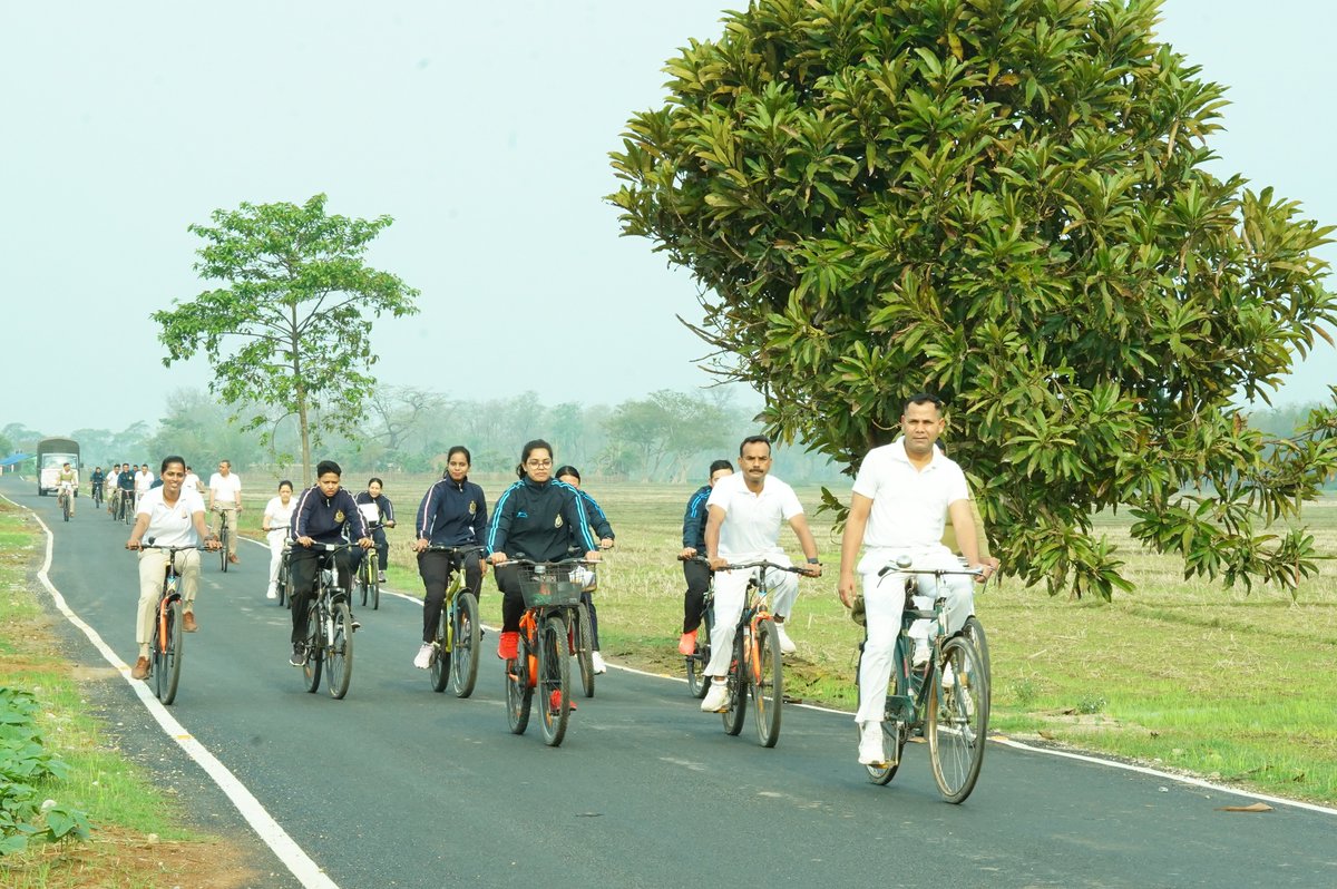 साइकिल रैली के माध्यम से स्थानीय जनसमुदाय को स्वस्थ जीवनशैली अपनाने तथा योग को दैनिक दिनचर्या में सम्मिलित करने के लिए प्रेरित किया गया।
<a href="/SSB_INDIA/">Sashastra Seema Bal</a> 
<a href="/SSBFTRTEZPUR_/">SSBFTRTEZPUR</a> 
<a href="/PIBHomeAffairs/">PIB - Ministry of Home Affairs</a> 
<a href="/HMOIndia/">गृहमंत्री कार्यालय, HMO India</a> 
<a href="/MoHFW_INDIA/">Ministry of Health</a>
<a href="/moayush/">Ministry of Ayush</a>  
<a href="/FitIndiaOff/">Fit India Movement</a>  
#100दिनयोगअभियान
#YogaForAll
#HealthyIndia