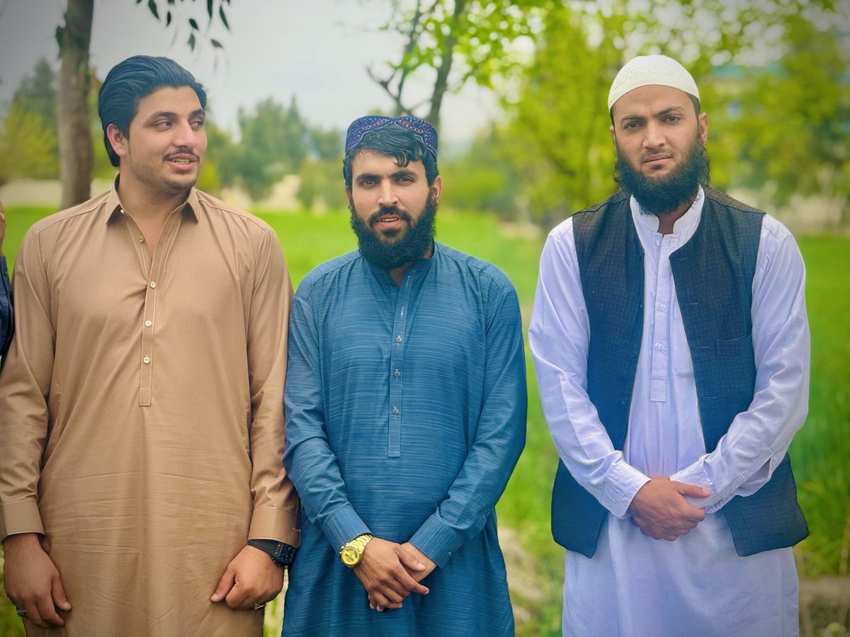 iammapashtoon's tweet photo. FriendS Are In Eid Ul Fitar https://t.co/SuXd3eBJOp
