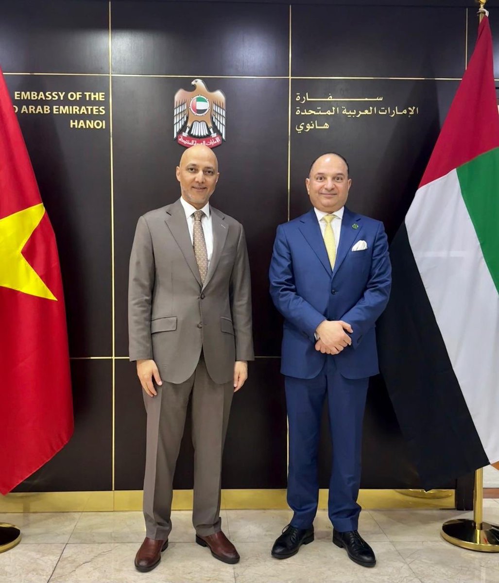 ksaembassyvn's tweet image. #Hà Nội | Ngài Đại sứ Thamer Algosaibi đã tham dự tiệc trưa do Ngài Bader Almatrooshi, Đại sứ Các Tiểu vương quốc Ả Rập Thống nhất anh em chủ trì. Trong cuộc gặp, hai bên đã thảo luận về những diễn biến mới nhất và các vấn đề cùng quan tâm.