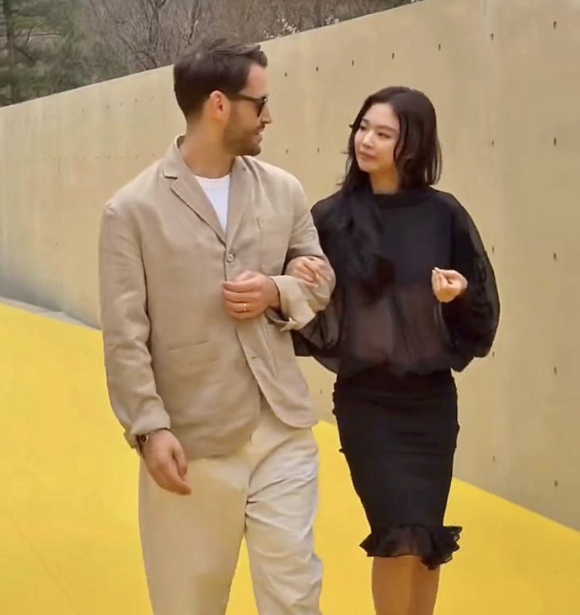 KpopInsider tweet media