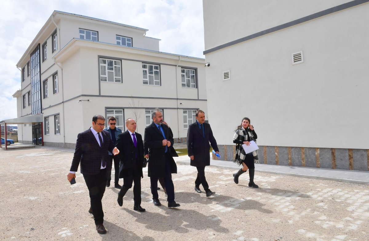 VAN YYÜ tweet media
