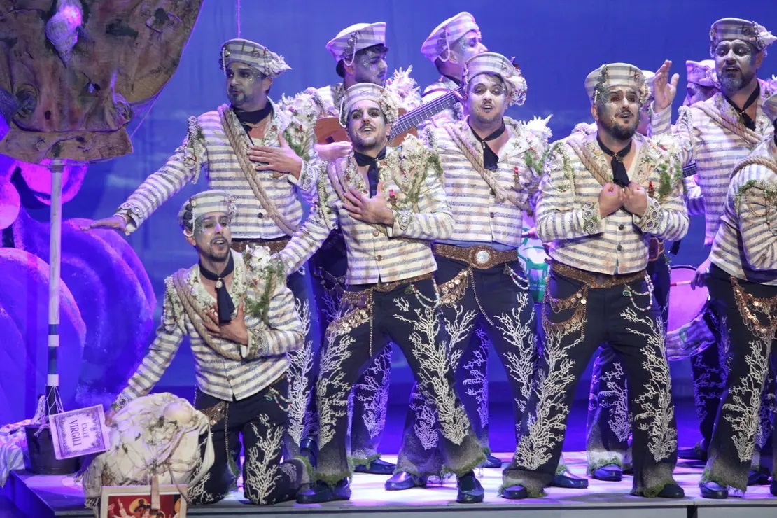 En el Carnaval, mucha gente cree que el “tipo” es el disfraz. De hecho, en ese sentido se suele usar la palabra.

"Ese tipo ya ha salido", "Vaya tipo más guapo" o "¿Se puede meter este tipo en la lavadora?".

Pero eso es ver las cosas de manera demasiado simple.

Va hilo👇